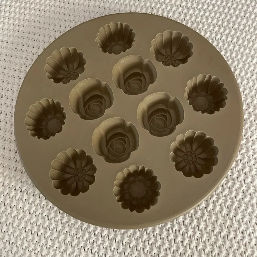 ‎Pampered Chef silicone flower mold cupcakes candy